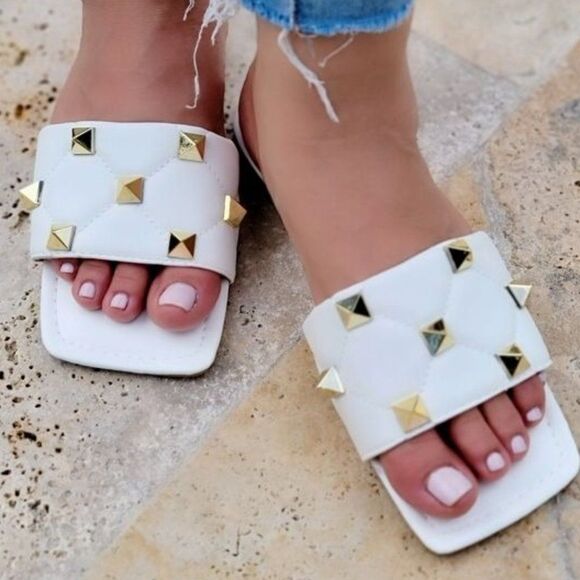 White Rockstud Quilted Flat Sandals - Picture 2 of 4
